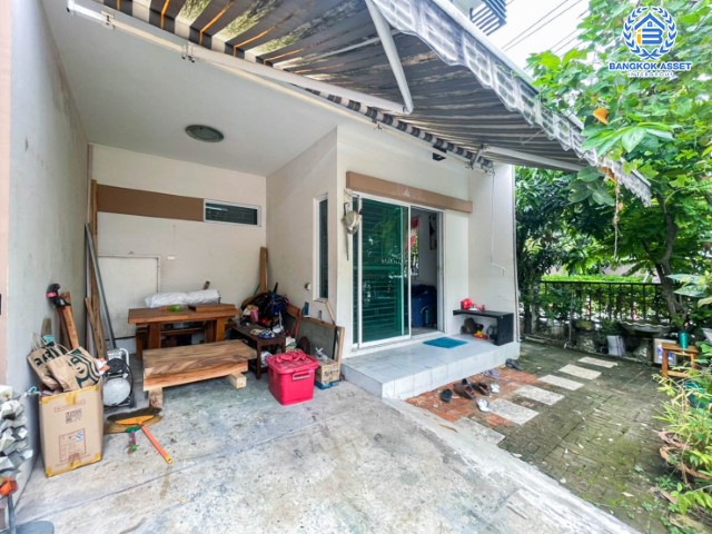 *****ทาวน์เฮ้าส์มือสองนนทบุรี ม.พลีโน่ ปิ่นเกล้า-ราชพฤกษ์ #หลังมุม เนื้อที่เยอะเกือบ 25 ตร.ว. พร้อมฟังก์ชัน 3 ห้องนอน 2 ห้องน้ำ 1 ที่จอดรถ ต่อเติมพื้น และหลังคาห้องครัว บนทำเลเดินทางสะดวกสบาย ใกล้รถไฟฟ้าสายสีแดง "สถานีบางบำหรุ" และทางด่วน